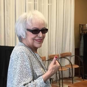 Meet your Posher, Denise